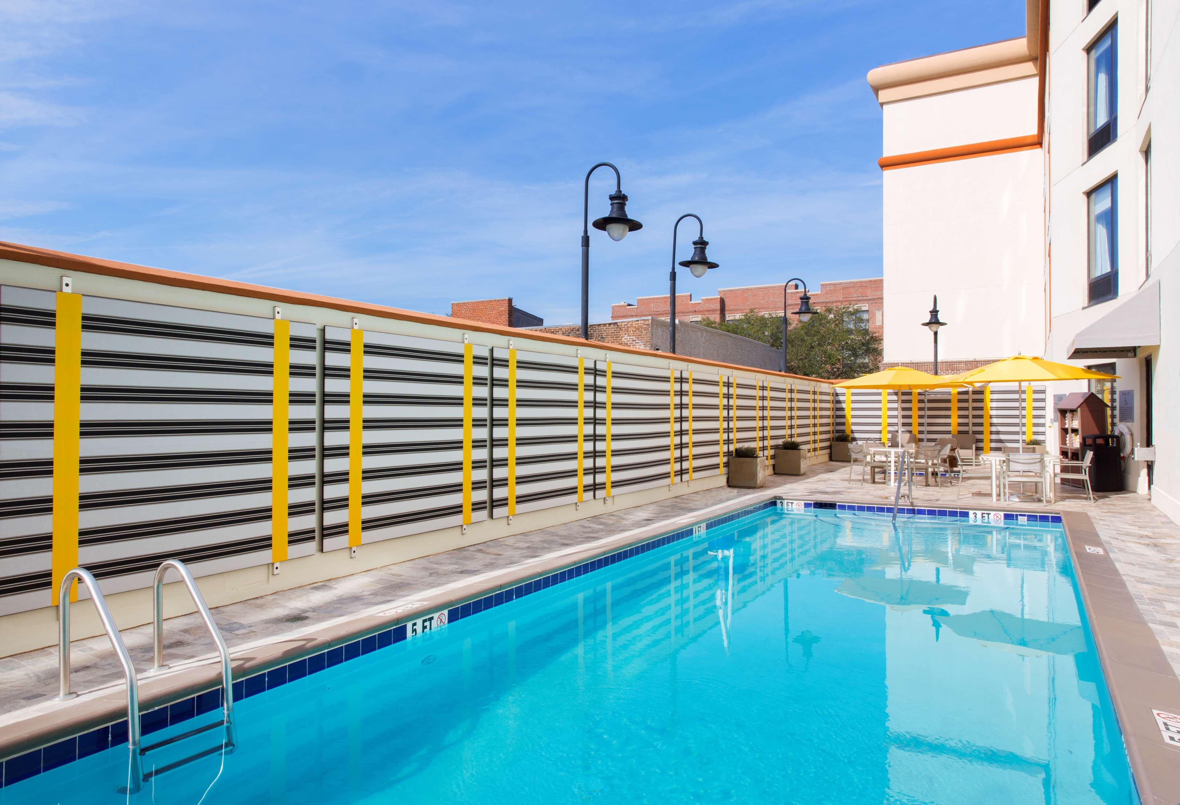 Doubletree By Hilton Historic Savannah Exterior photo