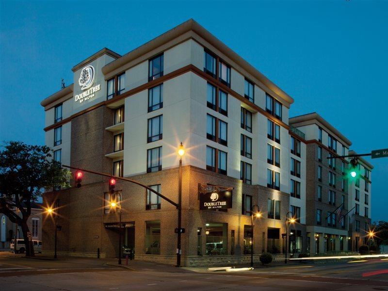 Doubletree By Hilton Historic Savannah Exterior photo